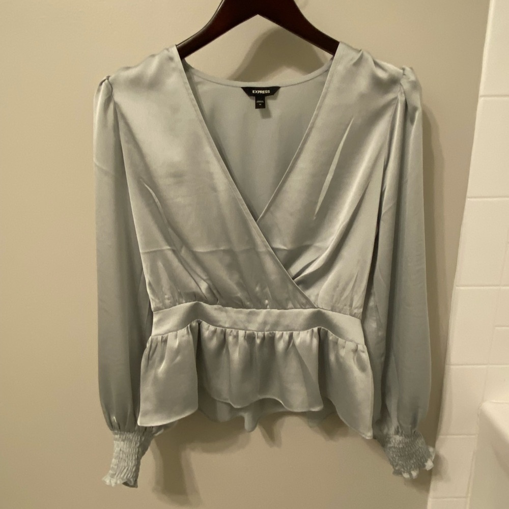 Gorgeous lightest green V-neck blouse with ruched, ruffled sleeves